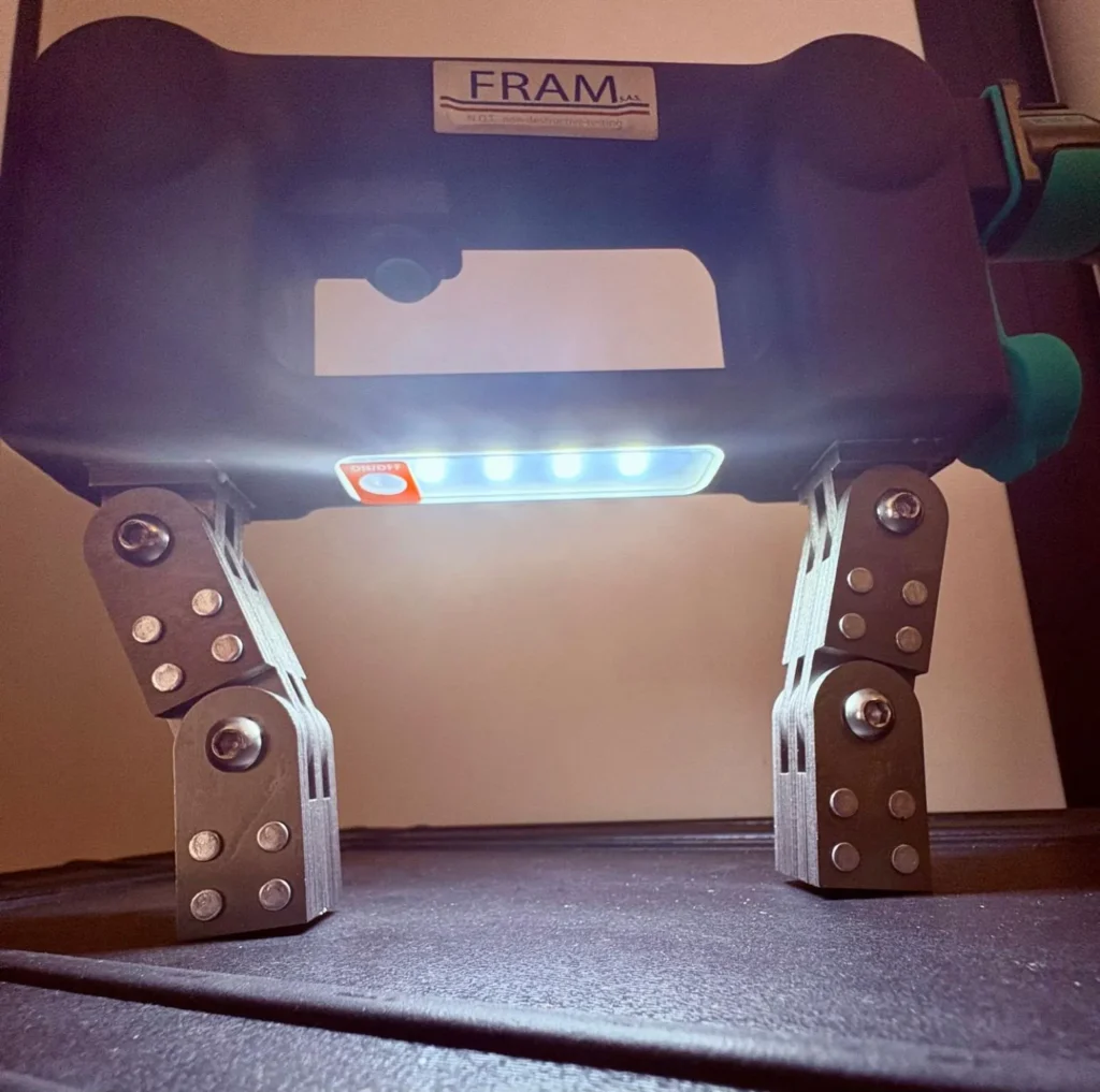 Giogo elettromagnetico con luce uv integrata - giogo portatile AC/DC - fram sas - controlli non distruttivi